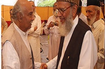 Munawar Hassan with minority leader