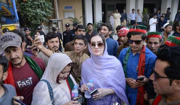 Momina Basit with party workers