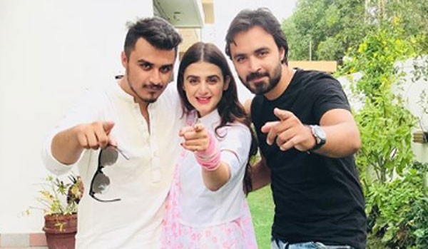 hira mani with her brothers