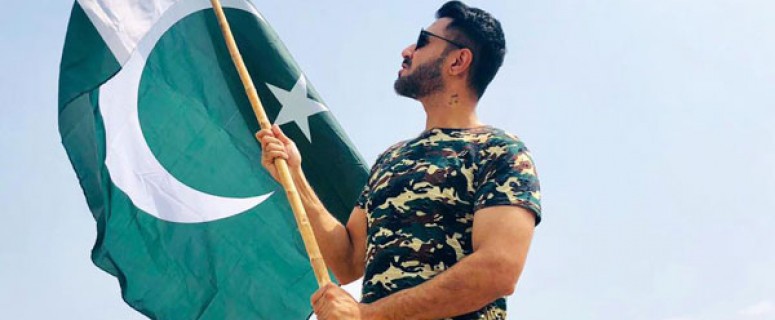 Mustafa zahid with Pakistani flag